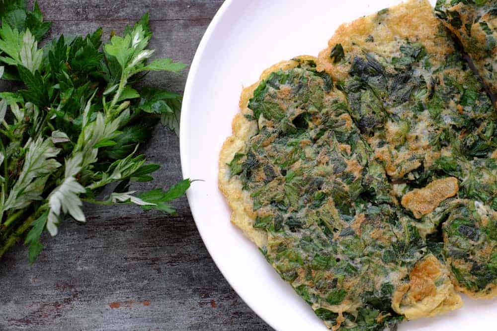 Lá ngải cứu chữa bệnh gì