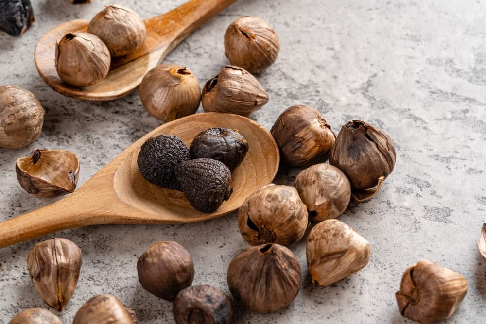 Ngâm tỏi với rượu chữa bệnh gì